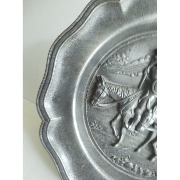 Vintage Pewter Hanging Plate Don Quijote and Sancho Panza 1960's 8 3/4" - Picture 3 of 8